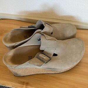 Women's Tan Slip-On Clogs - 39